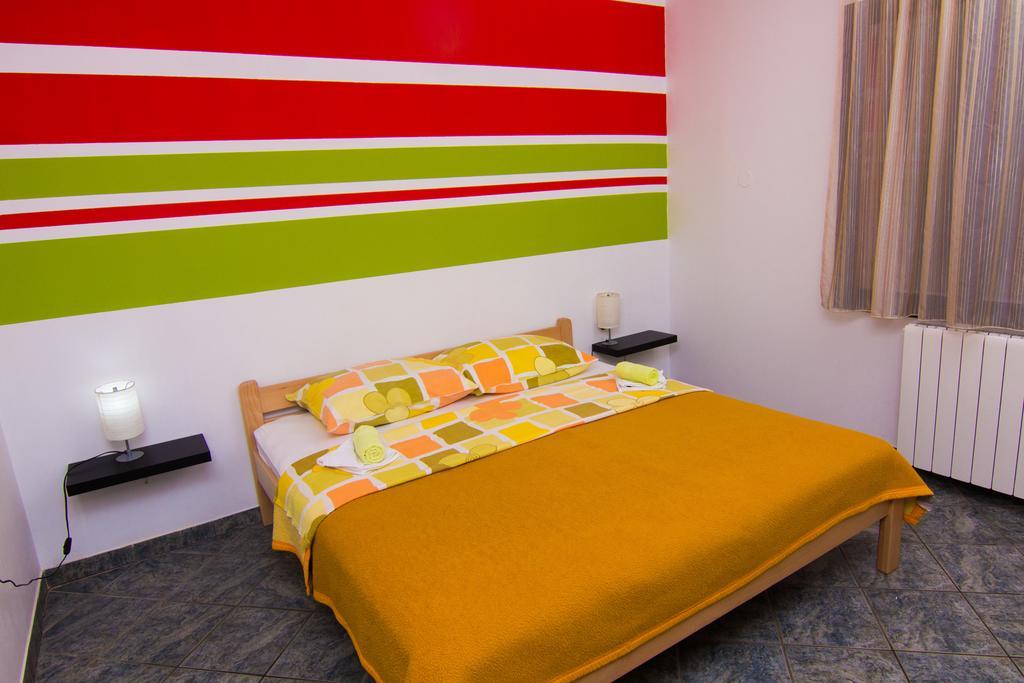 Apartmani Zuzic Krk Town Oda fotoğraf