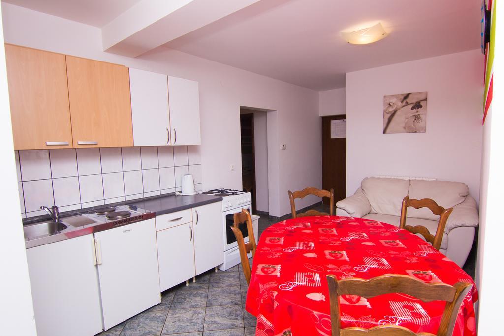 Apartmani Zuzic Krk Town Oda fotoğraf