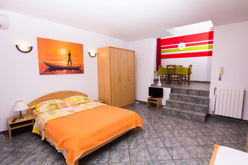 Apartmani Zuzic Krk Town Oda fotoğraf