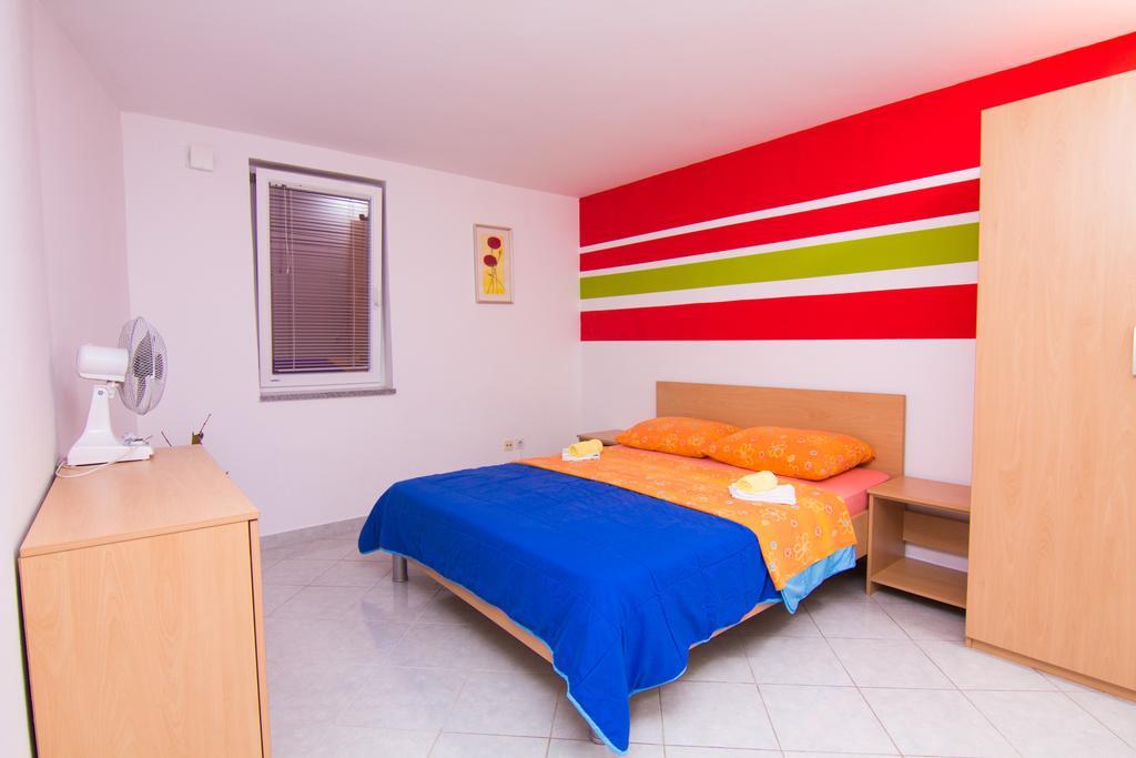 Apartmani Zuzic Krk Town Oda fotoğraf